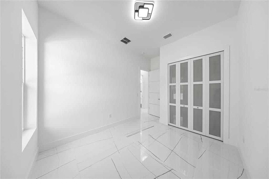 En Venta: $699,999 (4 camas, 2 baños, 2284 Pies cuadrados)