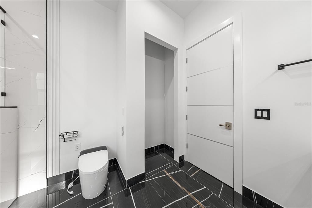 En Venta: $699,999 (4 camas, 2 baños, 2284 Pies cuadrados)