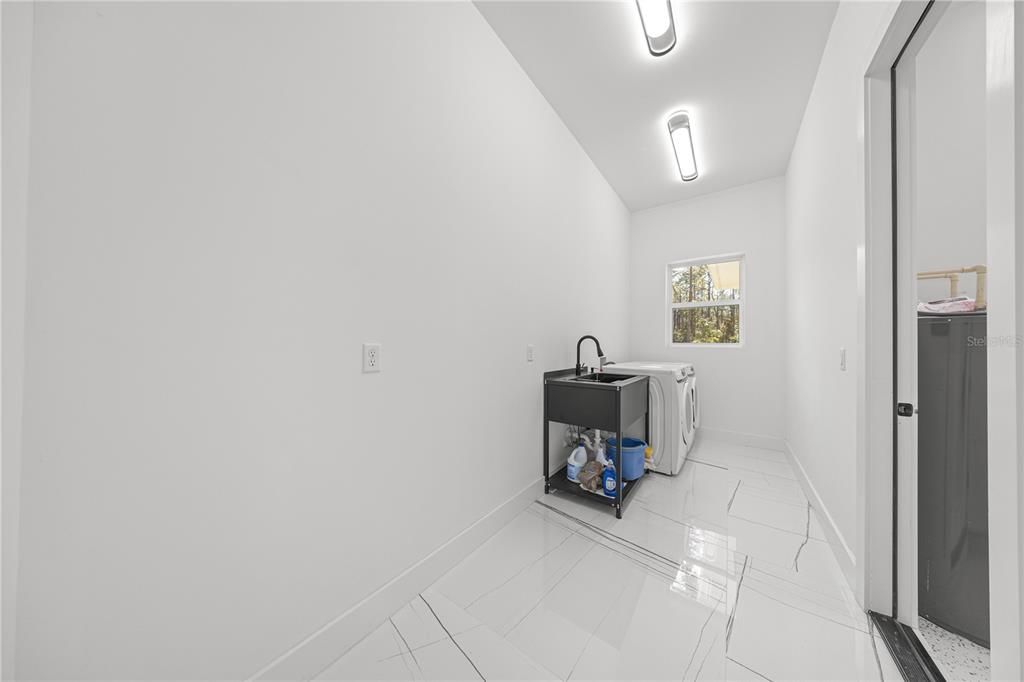 En Venta: $699,999 (4 camas, 2 baños, 2284 Pies cuadrados)