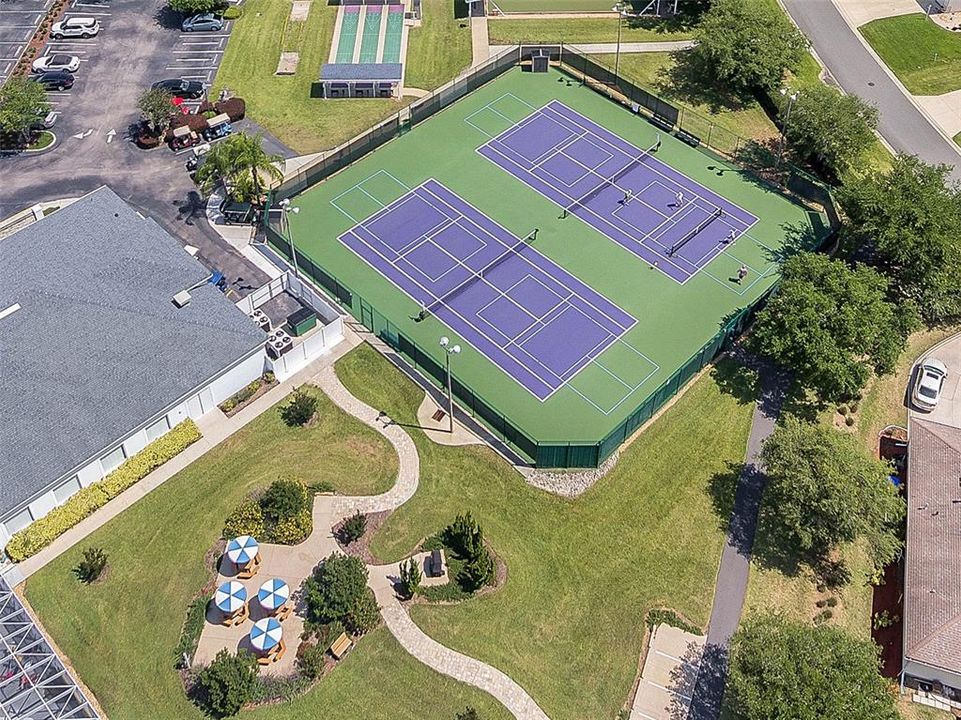 Под контрактом: $349,800 (3 спален, 2 ванн, 1901 Квадратных фут)