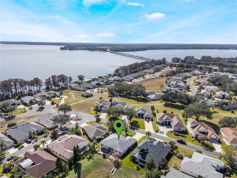 Под контрактом: $349,800 (3 спален, 2 ванн, 1901 Квадратных фут)