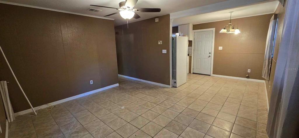 Activo con contrato: $129,900 (3 camas, 1 baños, 1102 Pies cuadrados)