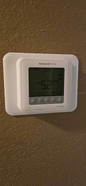 Activo con contrato: $129,900 (3 camas, 1 baños, 1102 Pies cuadrados)