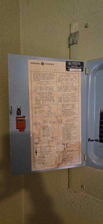 Activo con contrato: $129,900 (3 camas, 1 baños, 1102 Pies cuadrados)