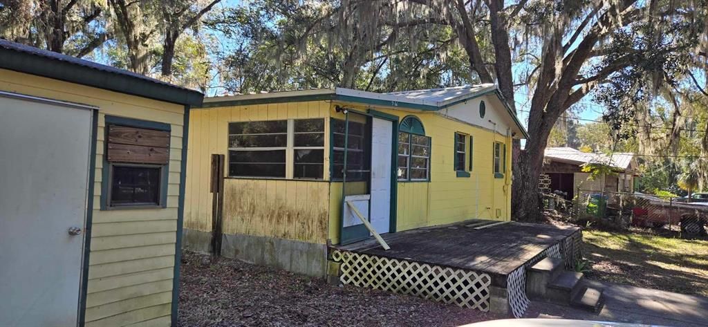 Activo con contrato: $129,900 (3 camas, 1 baños, 1102 Pies cuadrados)