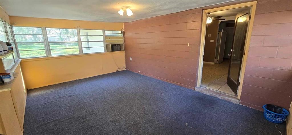 Activo con contrato: $129,900 (3 camas, 1 baños, 1102 Pies cuadrados)