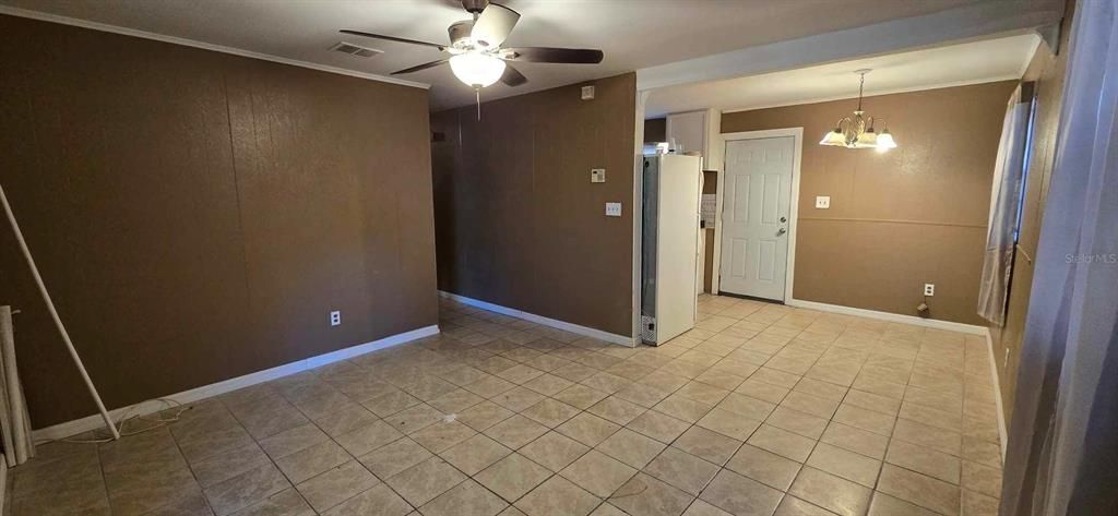 Activo con contrato: $129,900 (3 camas, 1 baños, 1102 Pies cuadrados)