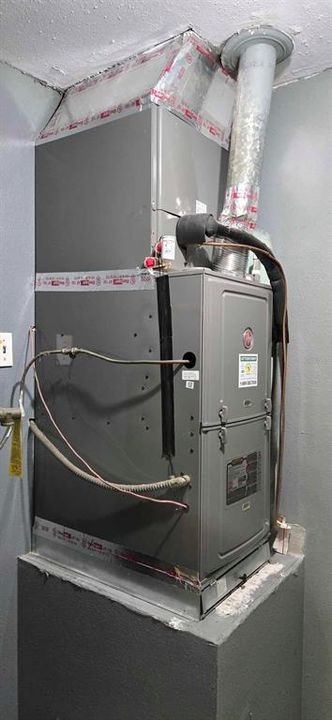 Activo con contrato: $129,900 (3 camas, 1 baños, 1102 Pies cuadrados)