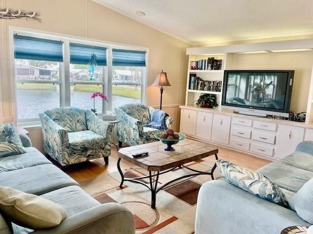 Active With Contract: $198,500 (2 beds, 2 baths, 1508 Square Feet)