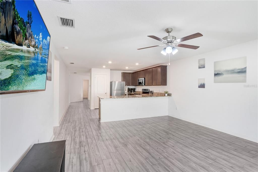Active With Contract: $265,000 (3 beds, 2 baths, 1596 Square Feet)