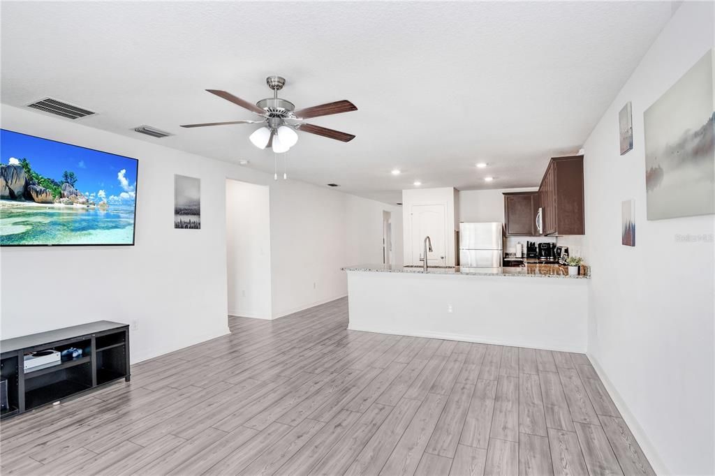 Active With Contract: $265,000 (3 beds, 2 baths, 1596 Square Feet)