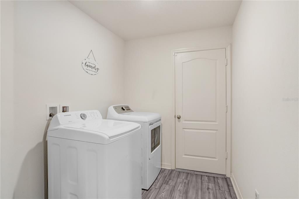 Active With Contract: $265,000 (3 beds, 2 baths, 1596 Square Feet)