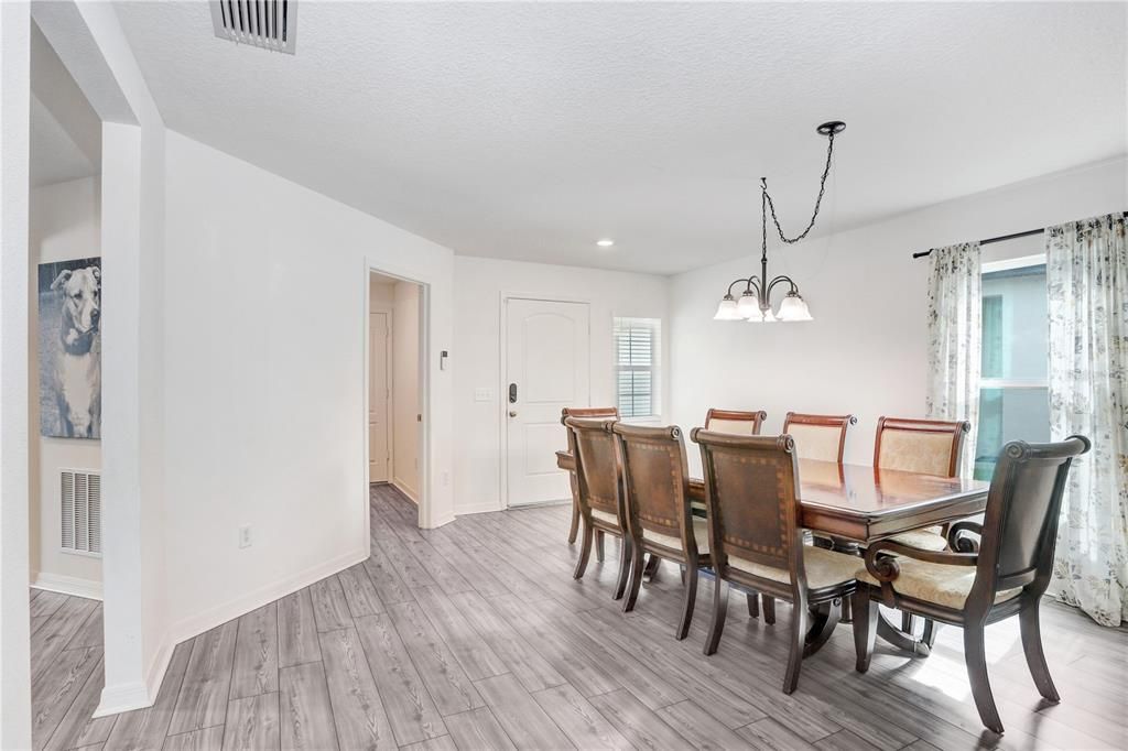 Active With Contract: $265,000 (3 beds, 2 baths, 1596 Square Feet)
