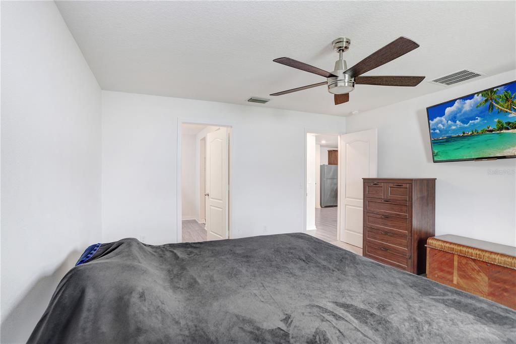 Active With Contract: $265,000 (3 beds, 2 baths, 1596 Square Feet)