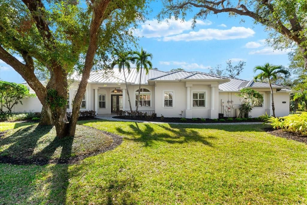 Недавно продано: $2,067,000 (4 спален, 4 ванн, 4611 Квадратных фут)