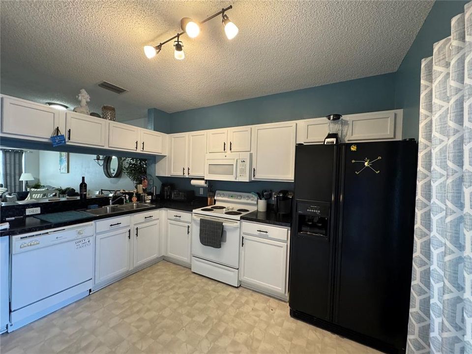 For Rent: $2,300 (2 beds, 2 baths, 1080 Square Feet)