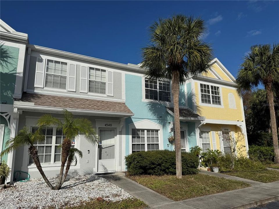 For Rent: $2,300 (2 beds, 2 baths, 1080 Square Feet)