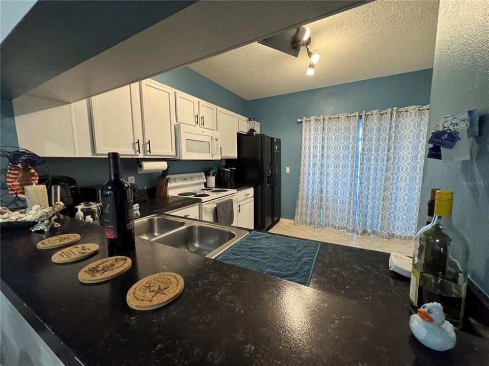 For Rent: $2,300 (2 beds, 2 baths, 1080 Square Feet)