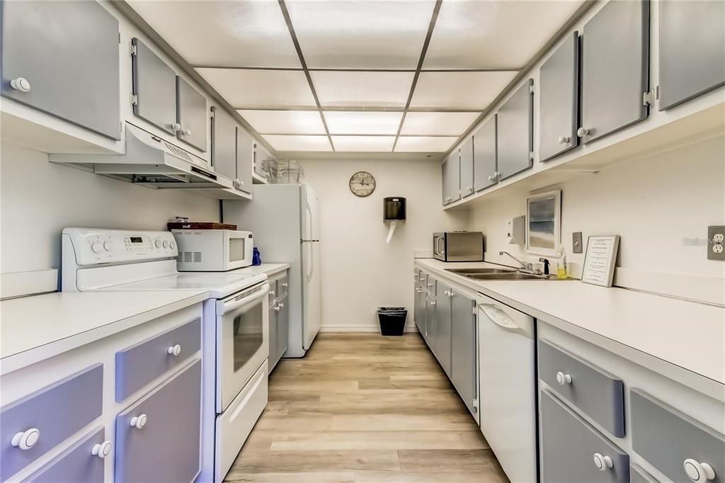 Active With Contract: $289,000 (1 beds, 1 baths, 760 Square Feet)