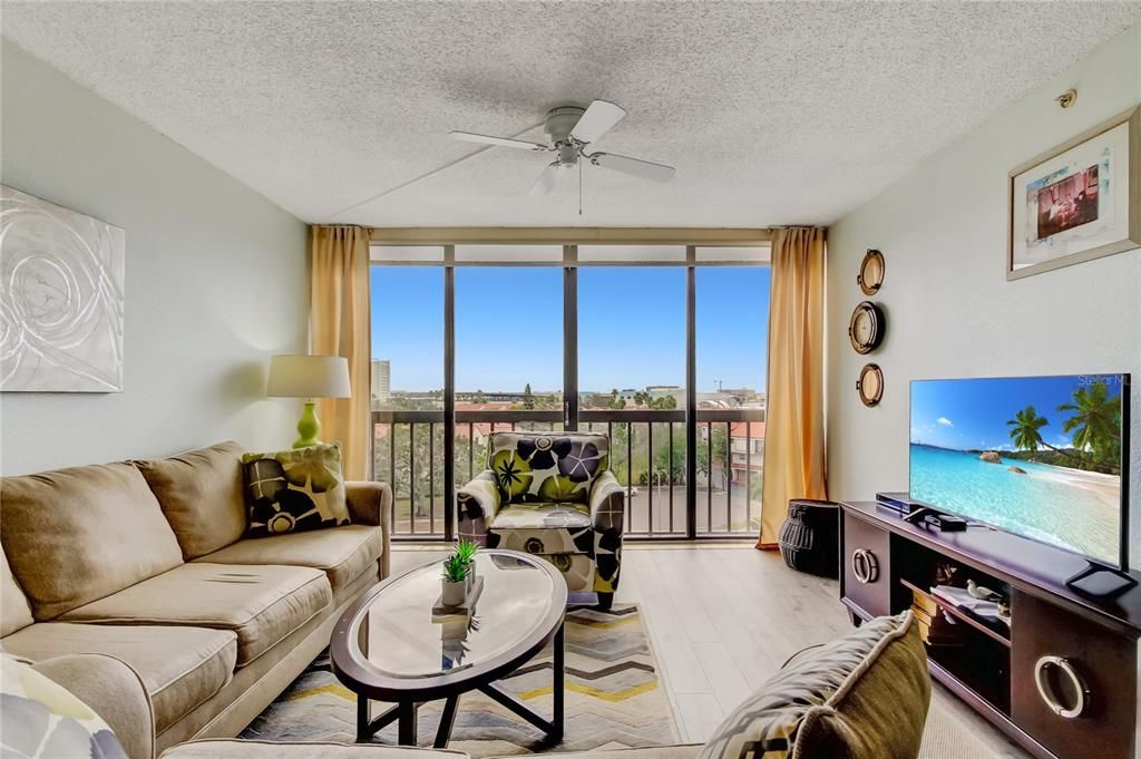 Active With Contract: $289,000 (1 beds, 1 baths, 760 Square Feet)