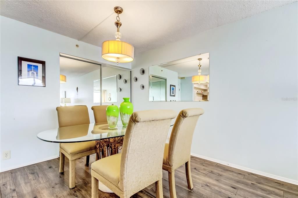 Active With Contract: $289,000 (1 beds, 1 baths, 760 Square Feet)