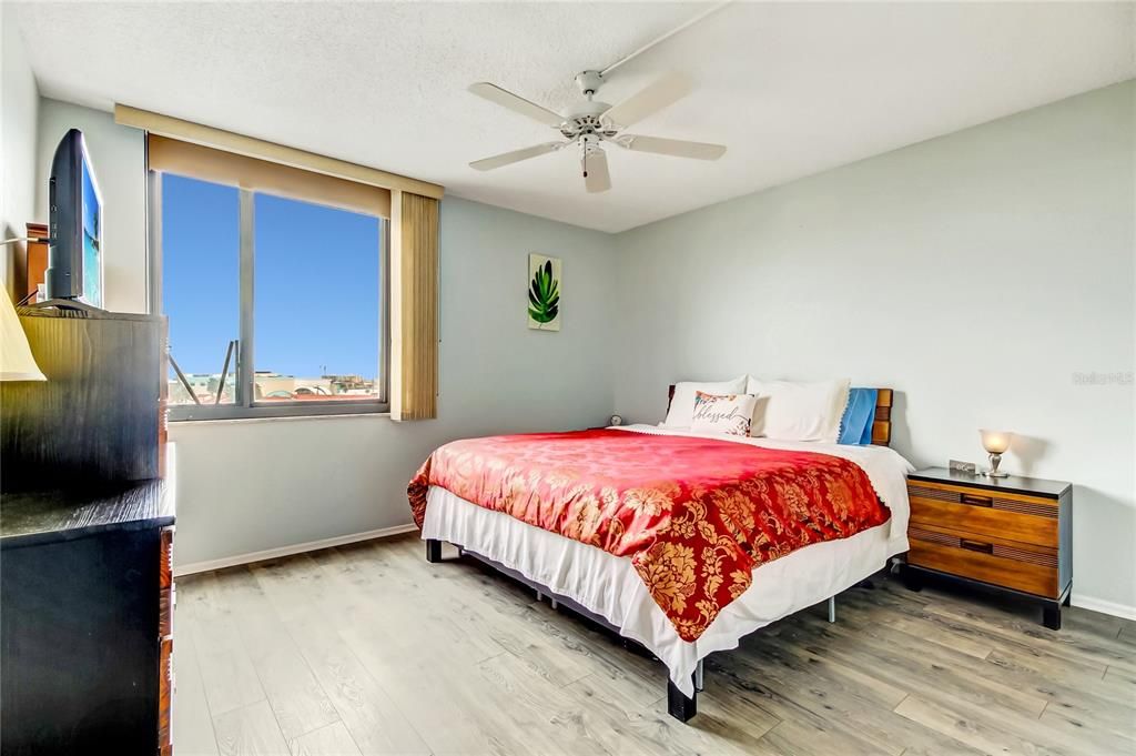 Active With Contract: $289,000 (1 beds, 1 baths, 760 Square Feet)