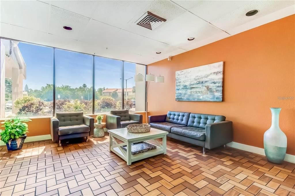 Active With Contract: $289,000 (1 beds, 1 baths, 760 Square Feet)