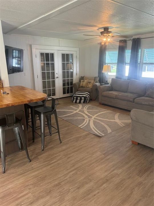 合同活跃: $149,900 (2 贝兹, 2 浴室, 960 平方英尺)