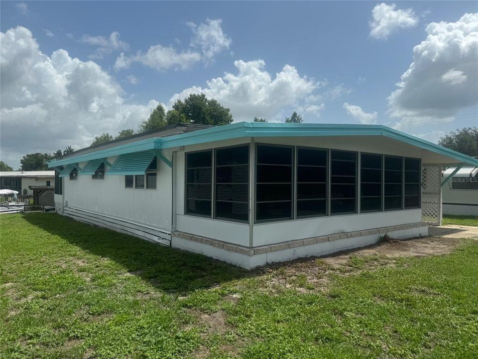 合同活跃: $149,900 (2 贝兹, 2 浴室, 960 平方英尺)