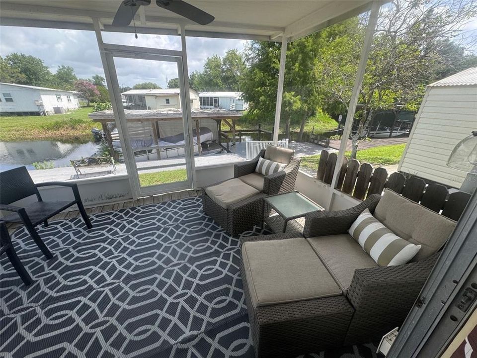 合同活跃: $149,900 (2 贝兹, 2 浴室, 960 平方英尺)