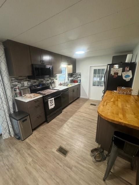 合同活跃: $149,900 (2 贝兹, 2 浴室, 960 平方英尺)