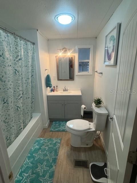 合同活跃: $149,900 (2 贝兹, 2 浴室, 960 平方英尺)