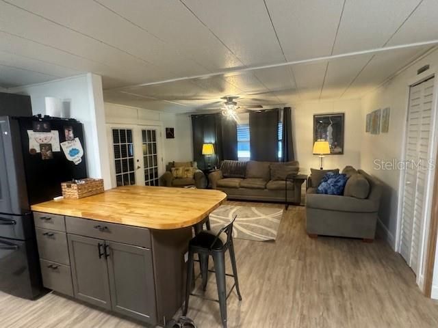 合同活跃: $149,900 (2 贝兹, 2 浴室, 960 平方英尺)