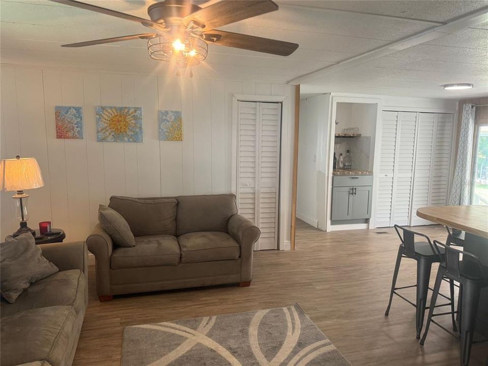 合同活跃: $149,900 (2 贝兹, 2 浴室, 960 平方英尺)