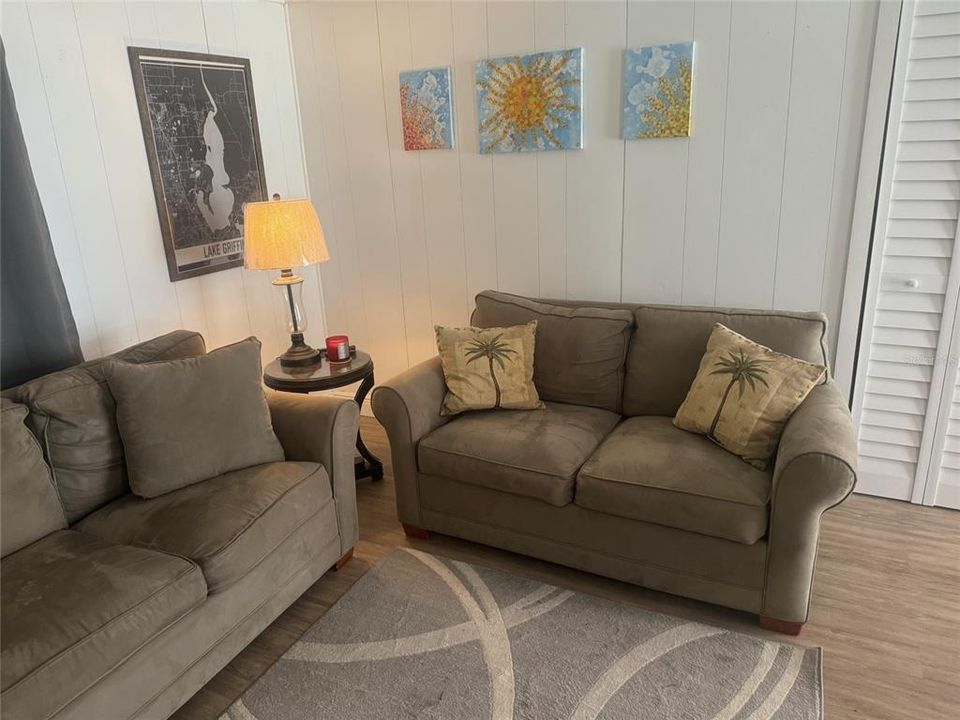 合同活跃: $149,900 (2 贝兹, 2 浴室, 960 平方英尺)