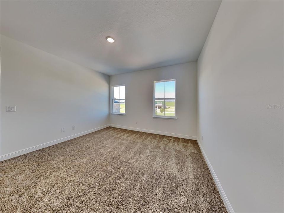 出租: $4,300 (5 贝兹, 3 浴室, 3200 平方英尺)