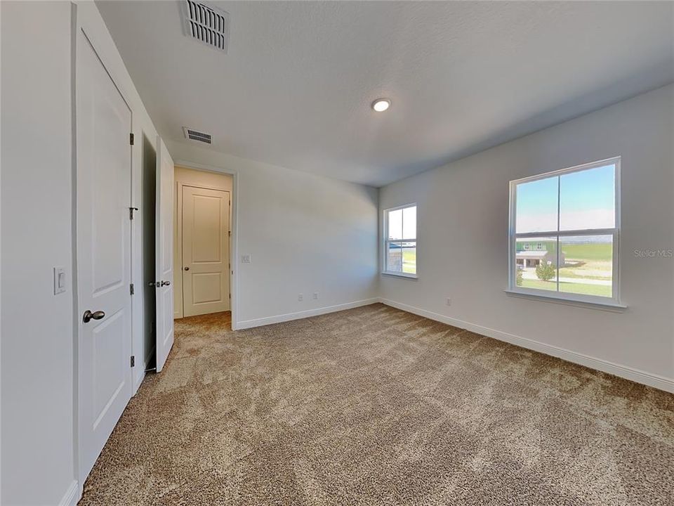 出租: $4,300 (5 贝兹, 3 浴室, 3200 平方英尺)