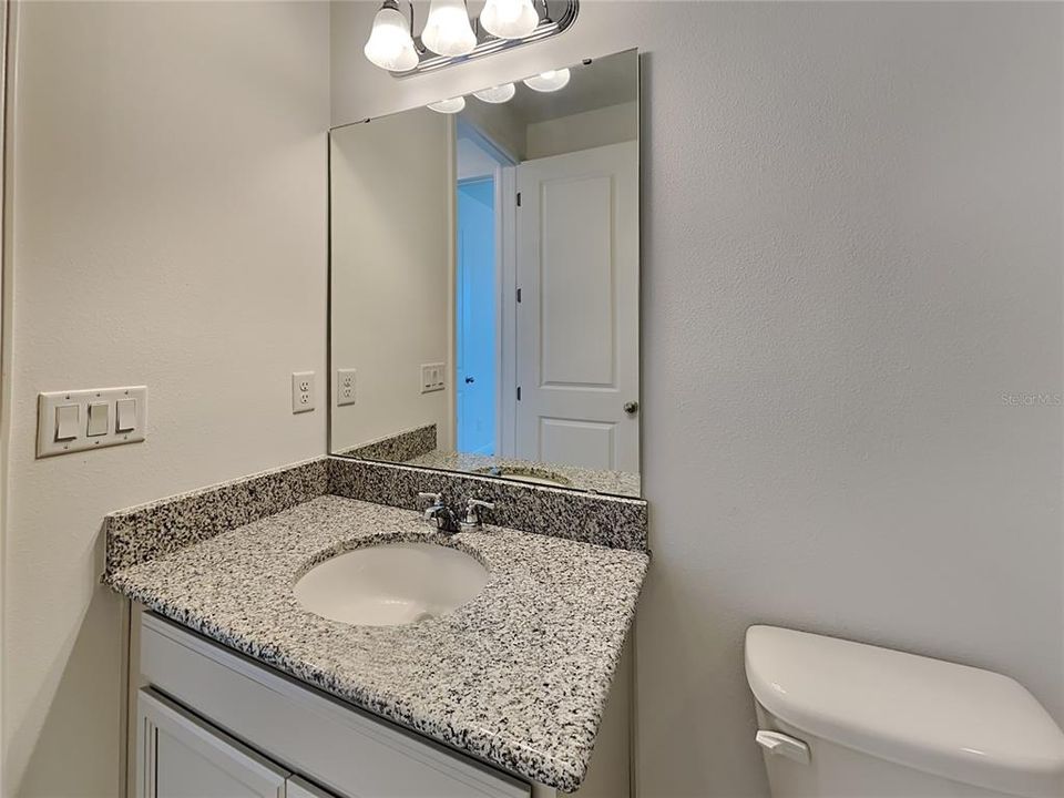 出租: $4,300 (5 贝兹, 3 浴室, 3200 平方英尺)