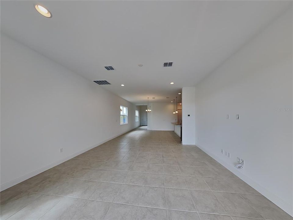 出租: $4,300 (5 贝兹, 3 浴室, 3200 平方英尺)