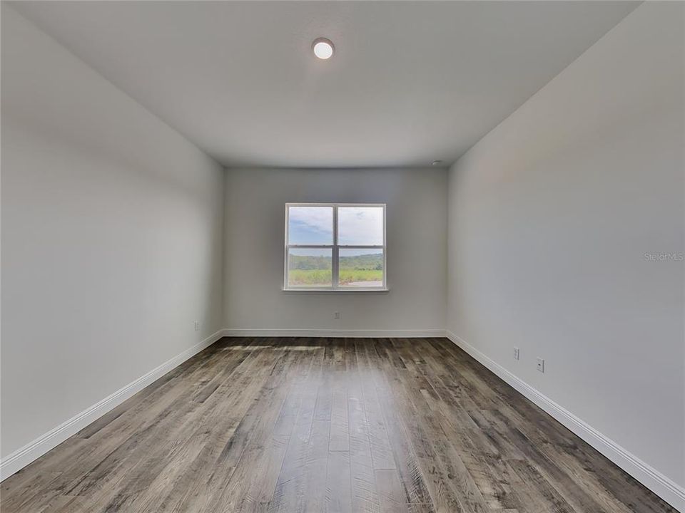 出租: $4,300 (5 贝兹, 3 浴室, 3200 平方英尺)