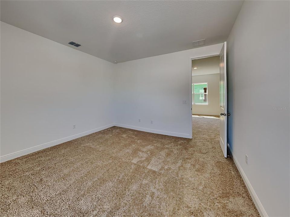 出租: $4,300 (5 贝兹, 3 浴室, 3200 平方英尺)