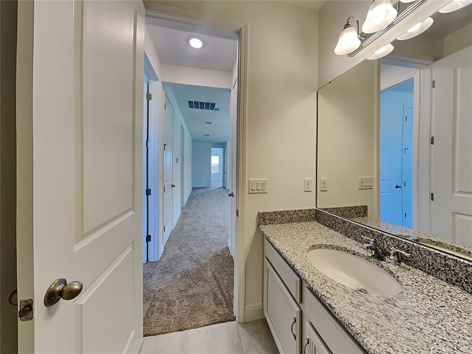 出租: $4,300 (5 贝兹, 3 浴室, 3200 平方英尺)