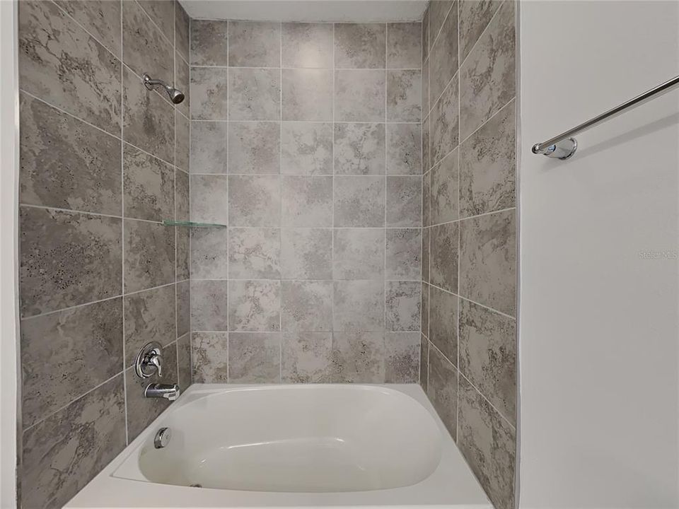 出租: $4,300 (5 贝兹, 3 浴室, 3200 平方英尺)