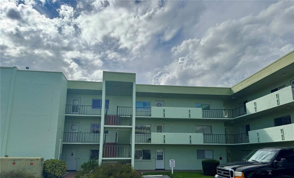 Под контрактом: $150,000 (2 спален, 2 ванн, 1120 Квадратных фут)