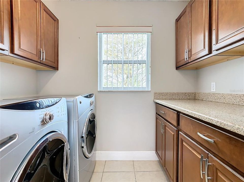 Под контрактом: $150,000 (2 спален, 2 ванн, 1120 Квадратных фут)