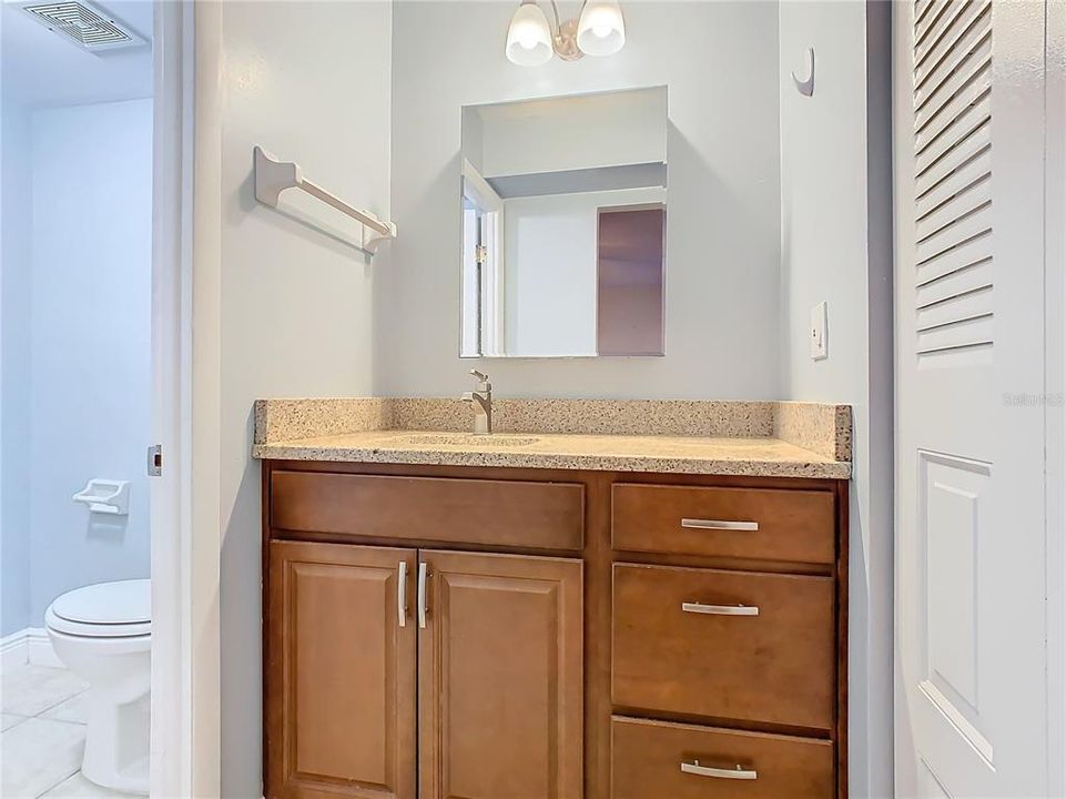 Под контрактом: $150,000 (2 спален, 2 ванн, 1120 Квадратных фут)