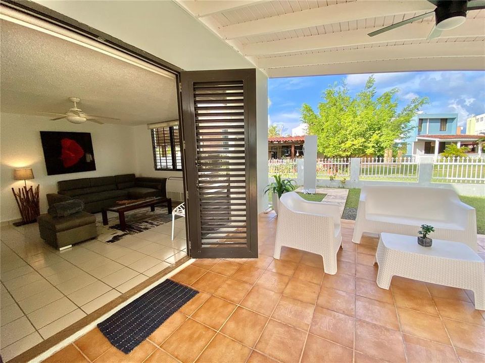 出租: $4,500 (2 贝兹, 2 浴室, 1012 平方英尺)