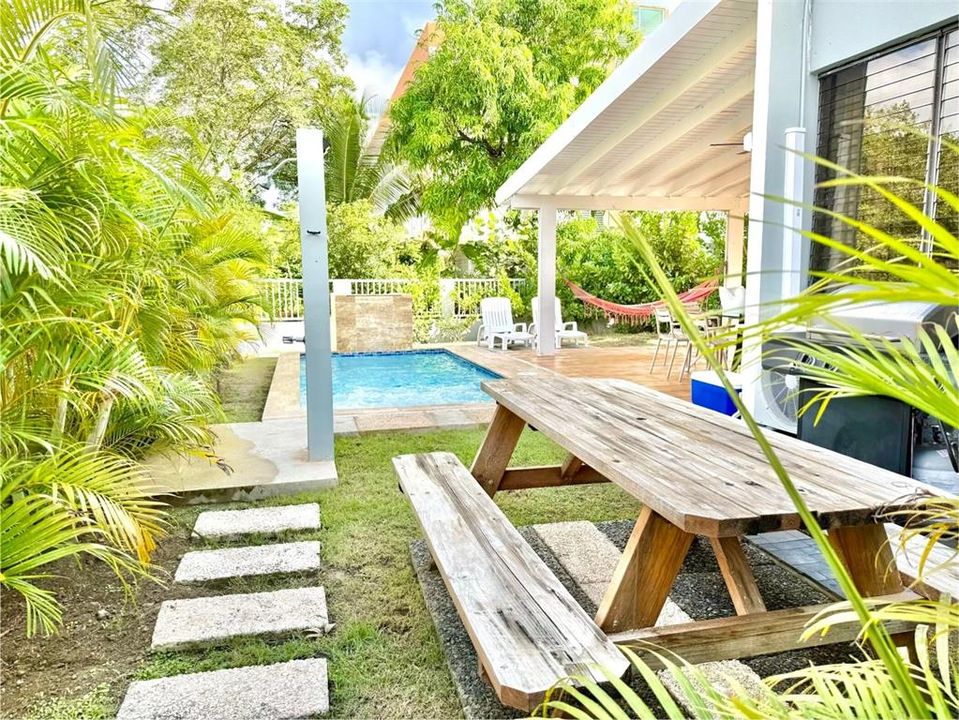 出租: $4,500 (2 贝兹, 2 浴室, 1012 平方英尺)