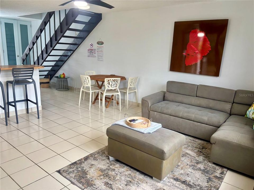 出租: $4,500 (2 贝兹, 2 浴室, 1012 平方英尺)