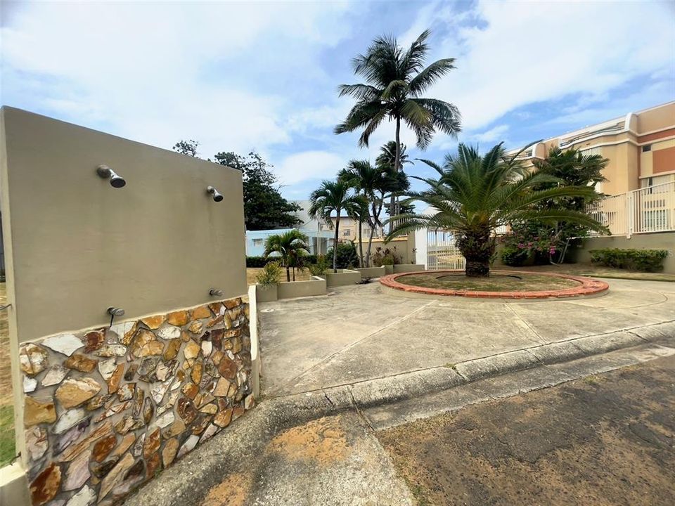 出租: $4,500 (2 贝兹, 2 浴室, 1012 平方英尺)